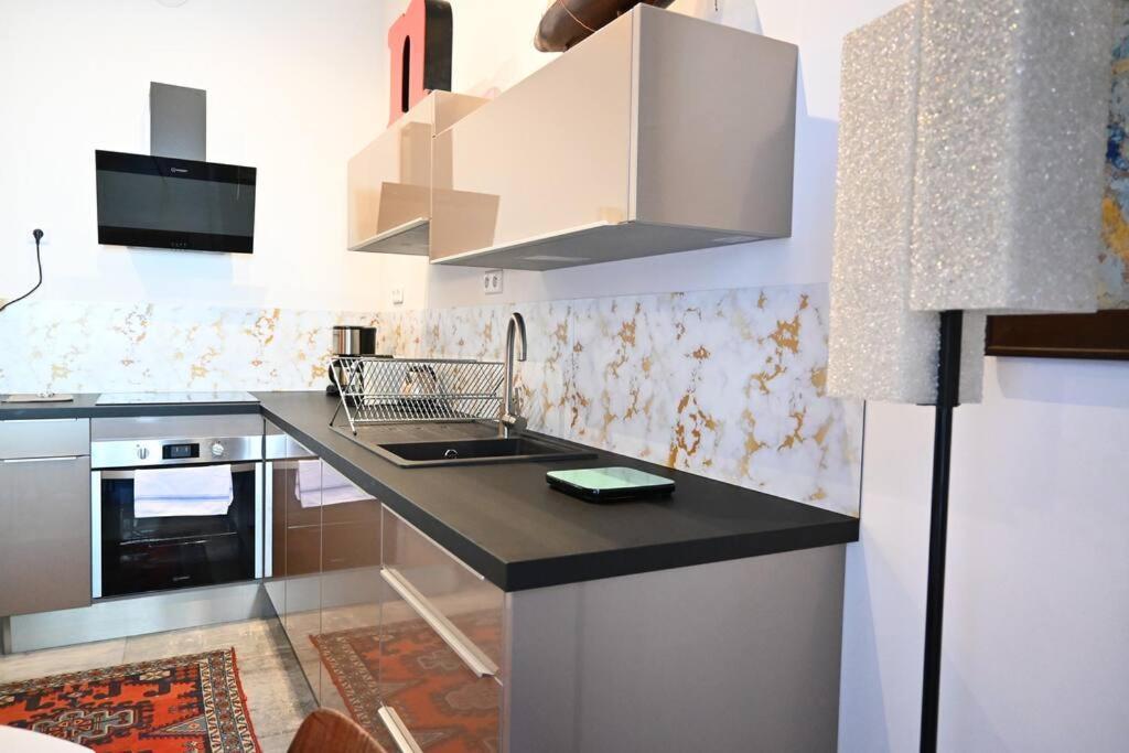 Le Bobo - Vieux-Port Apartment มาร์กเซย ภายนอก รูปภาพ